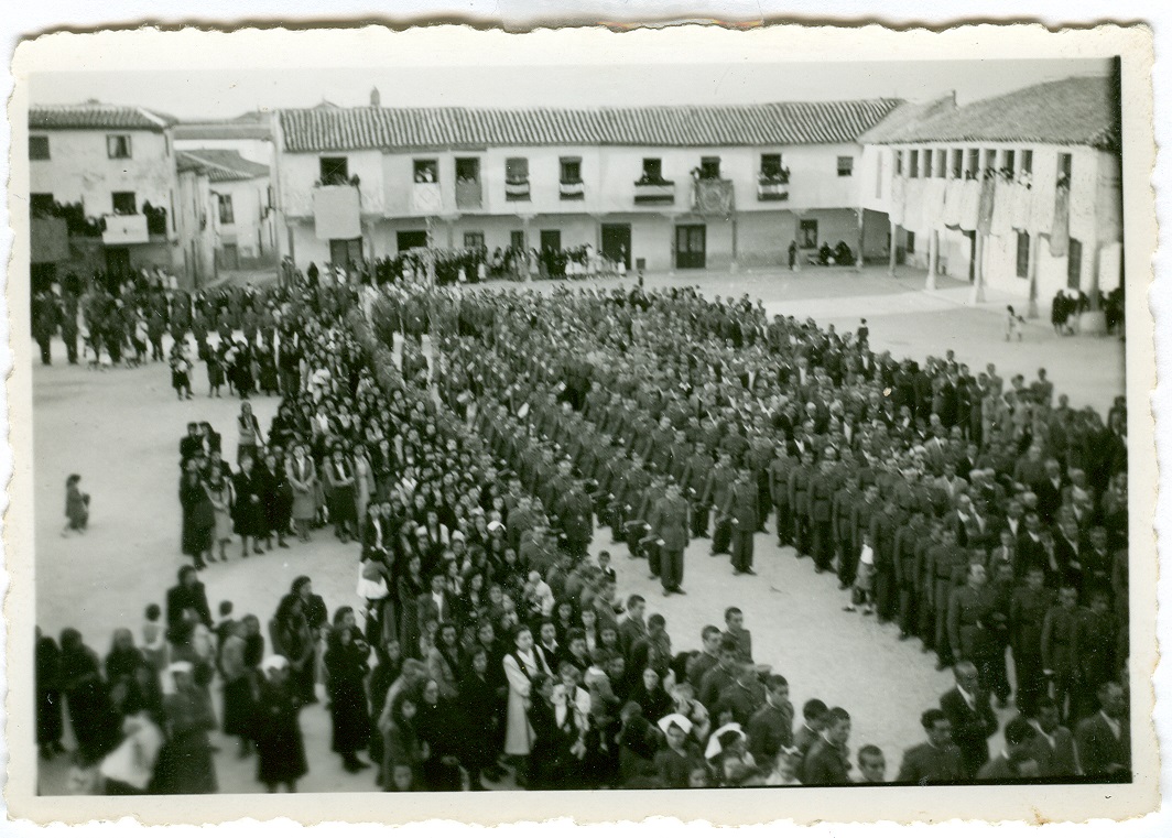Celebración de una misa en la plaza de la Constitución