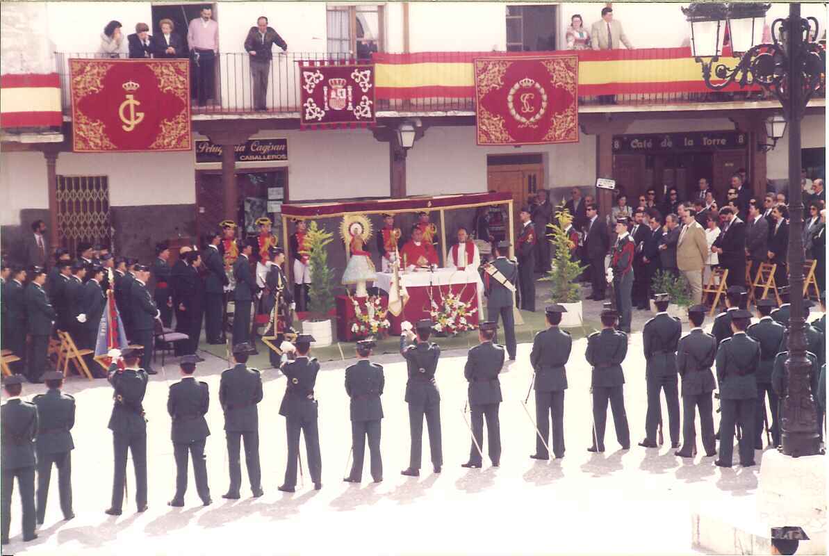 Celebración del 150 aniversario de la fundación de la Guardia Civil en la plaza de la Constitución