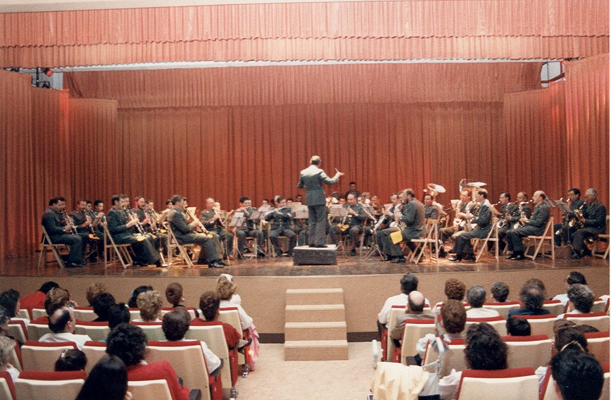 Concierto de la banda de música del colegio de Guardias Jóvenes en el teatro municipal