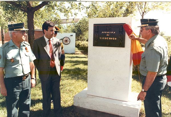 Descubrimiento de una placa y el monolito con el nombre de avenida de Valdemoro, en el interior del recinto del colegio de Guardias Jóvenes Duque de Ahumada