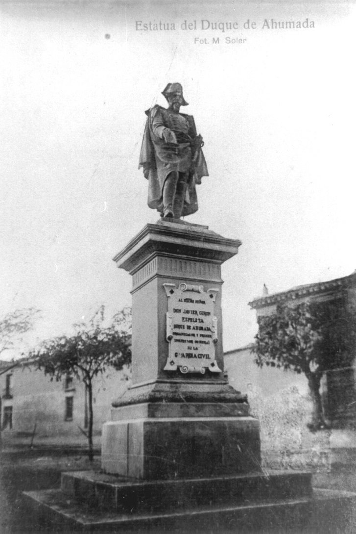 Escultura de Francisco Javier Girón y Ezpeleta, fundador de la Guardia Civil