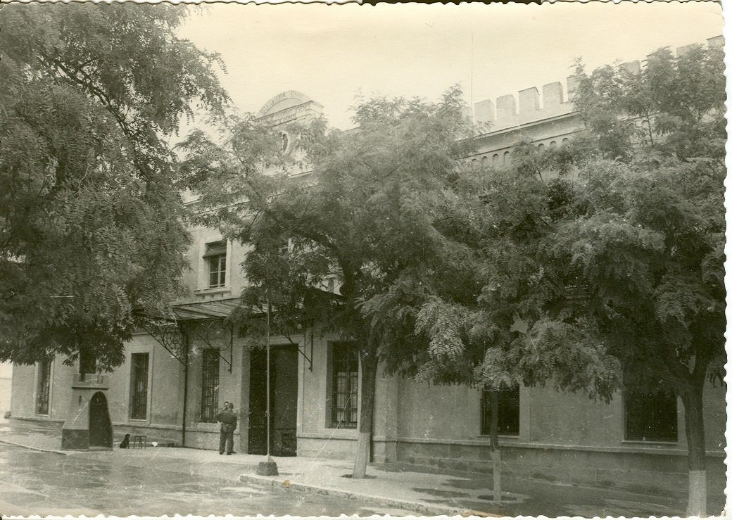 Fachada principal del antiguo colegio de Guardias Jóvenes Duque de Ahumada