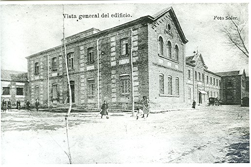 Fachada principal del colegio Marqués de Vallejo