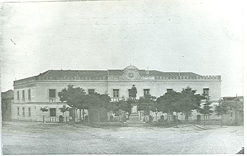 Fachada principal del colegio de Guardias Jóvenes Duque de Ahumada