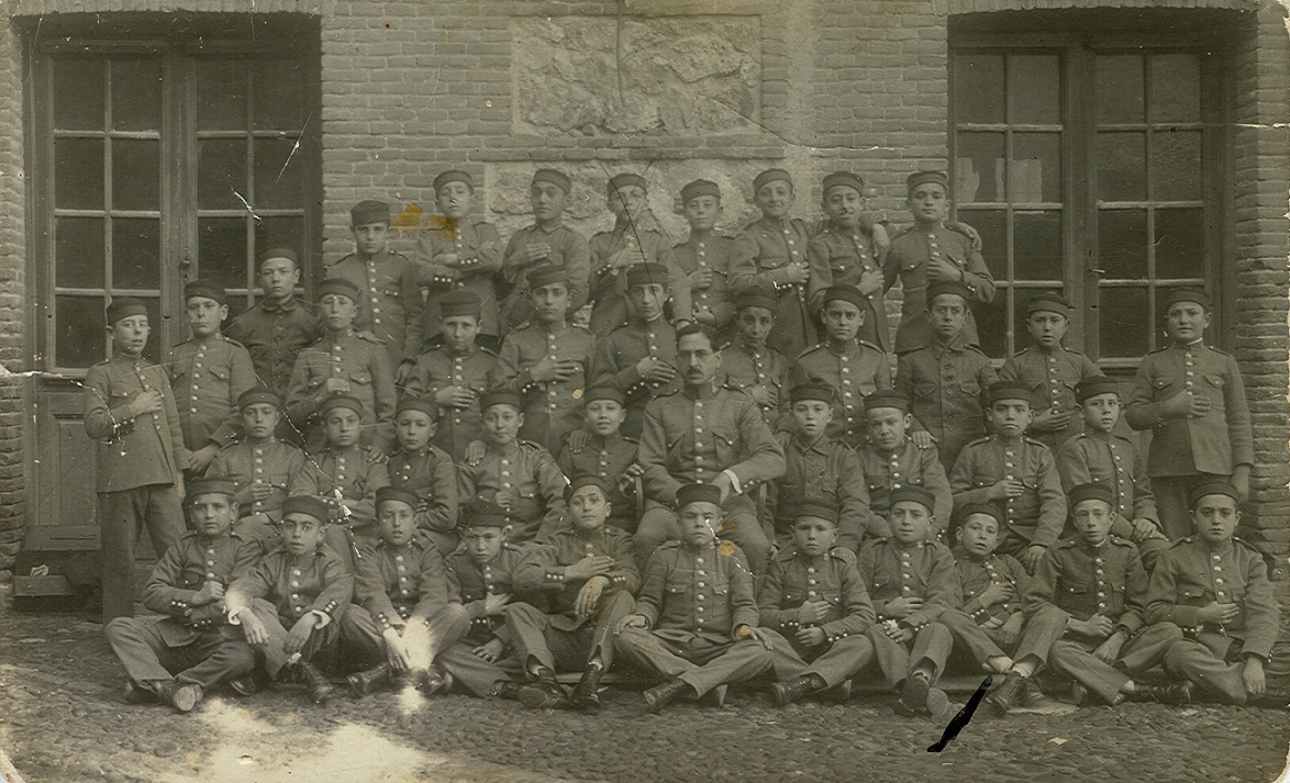 Grupo de colegiales del curso académico 1925-1926