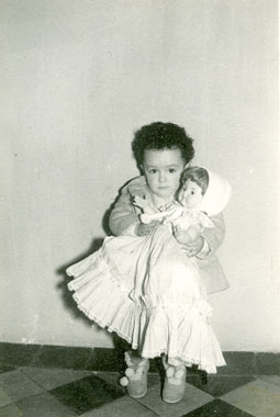 Mª Jesús López con su muñeca