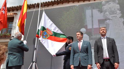 Izado de la bandera de Valdemoro