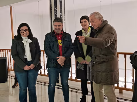 El alcalde junto a Miguel de los Santos