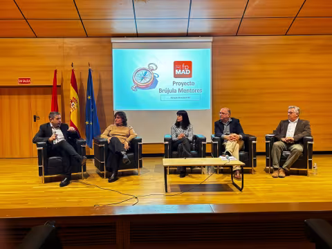 Presentación por el Alcalde en el centro