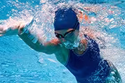 Persona en la piscina